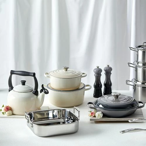 Le Creuset Meringue Traditional Kettle - Image 4