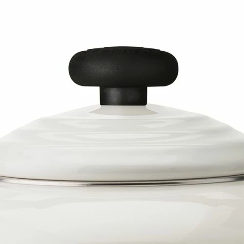 Le Creuset Meringue Traditional Kettle - Image 2