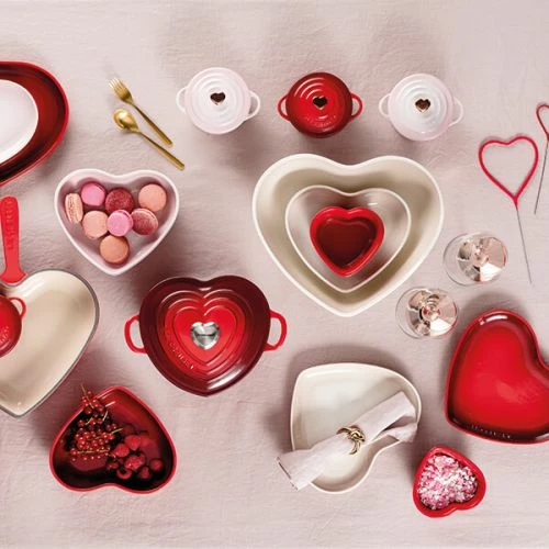 Le Creuset L'Amour Heart Collection Meringue 32cm Heart Serving Platter - Image 5