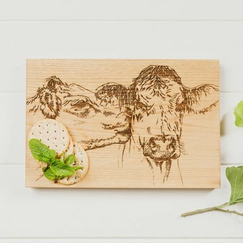 The Just Slate Company Kissing Cows 30cm Oak Serving Board - Image 3